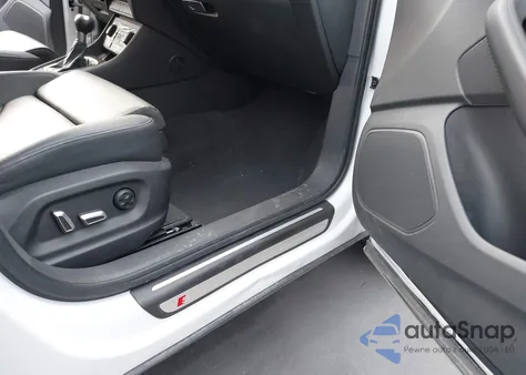 2018 Audi Q3 2.0T Premium/2.0T Sport Premium z USA, uszkodzony, nr VIN WA1JCCFS2JR014625